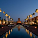 Vue globale la nuit de l'hôtel