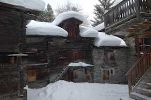 Chalets traditionnels dans le village