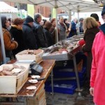 Les Abbesses transformées en marché de la mer