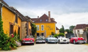 L'extérieur lors d'un concours d'automobiles dans la région