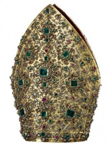 Argent doré, 3 326 diamants, 198 émeraudes et 168 rubis pour la mitre de San Gennaro (1713)