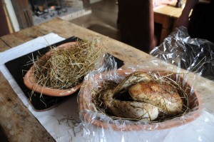 Une poularde cuisinée au foin dans le restaurant du village de Moutiers au Perche, La Villa Fol Avril