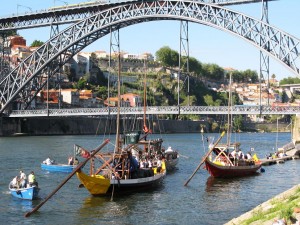 D'amicales jouxtes entre bateaux ont lieu