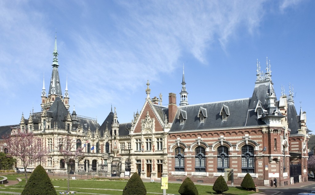 Le palais inspiré par Viollet -Le-Duc