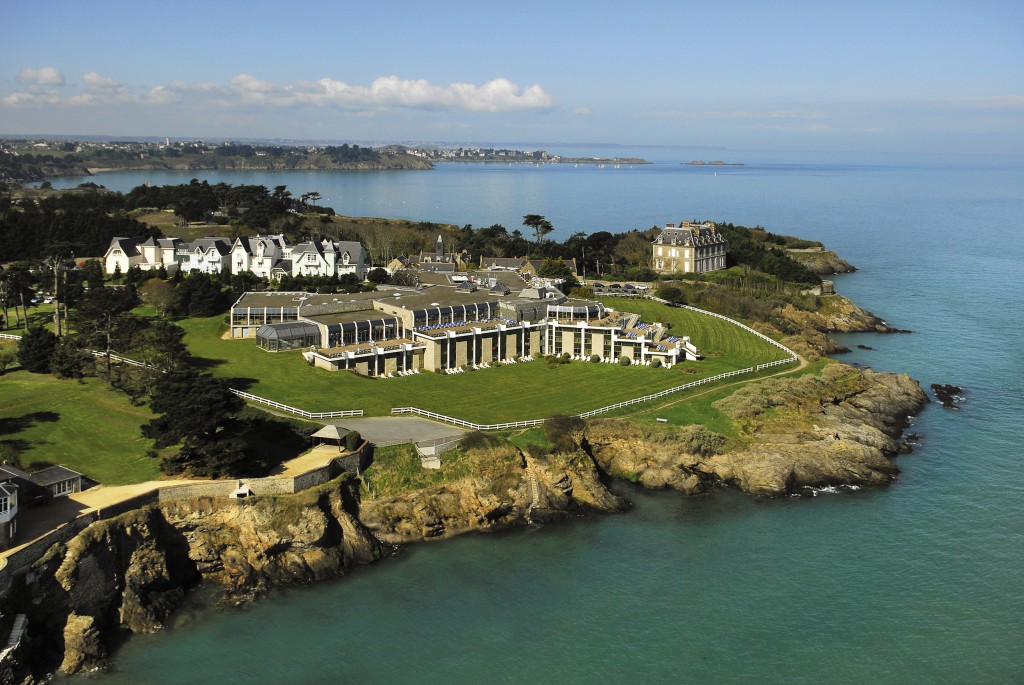 Vue prise d'avion du complexe de thalasso de Dinard (photo D Chazal)