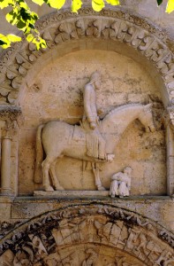 cavalier sur un des porches  d'entrée