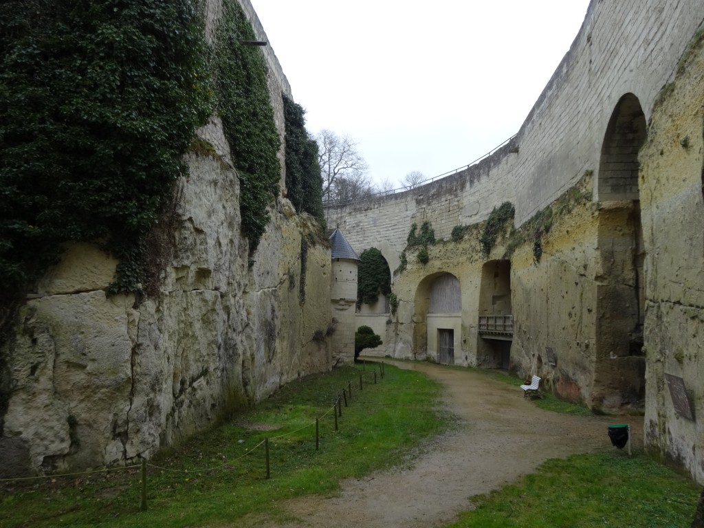 Les douves du château de Brézé