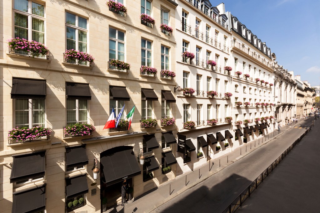 La façade de l'hôtel rue Cambon