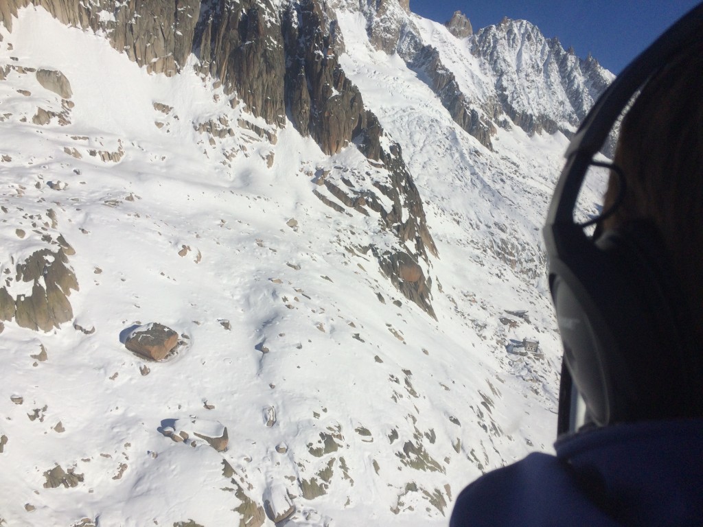 Le survol donne l'impression de pénétrer dans les glaciers