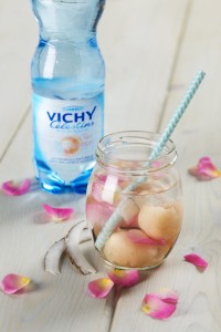 Cocktail au litchi à l'eau de Vichy Célestins