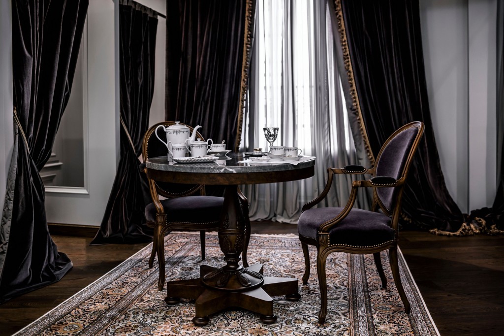 Un petit boudoir précédant le vestiaire