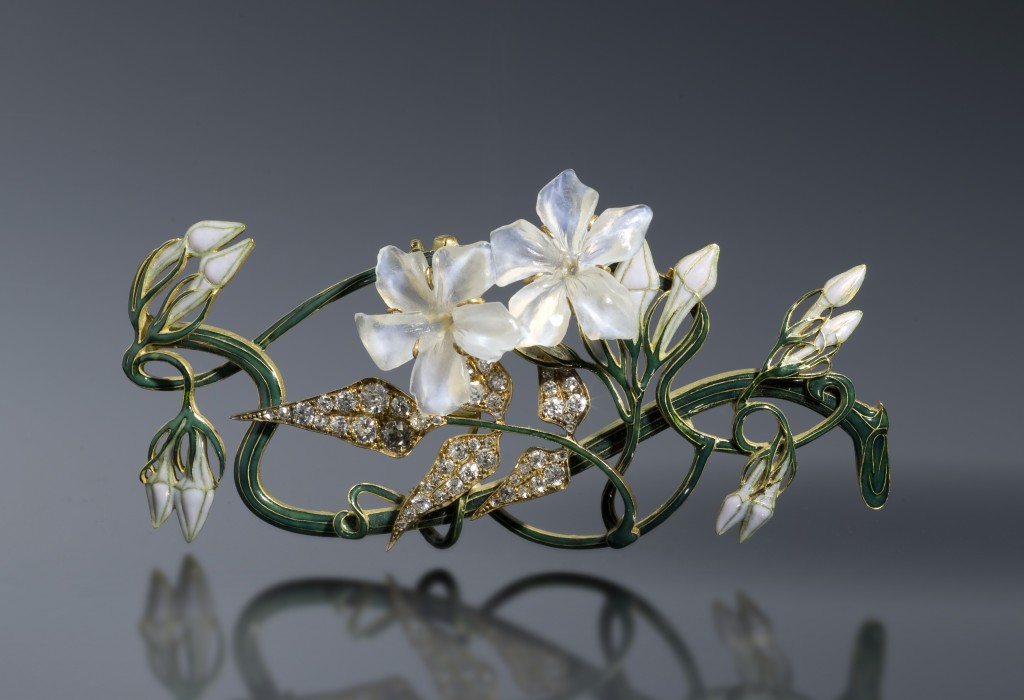 Ornement de corsage jasmin créé par R. Lalique