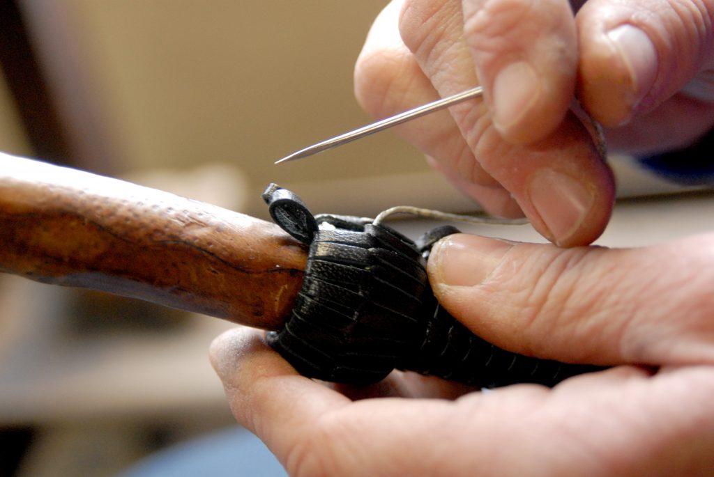 Travail à la main du cuir