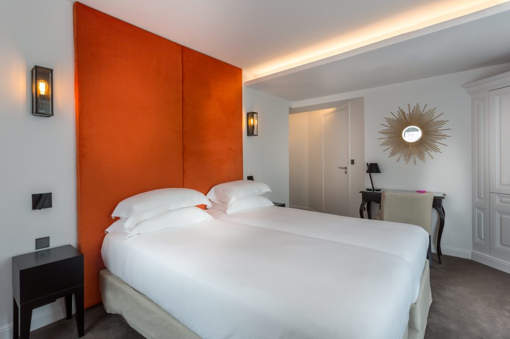 Contemporaine, une chambre mandarine