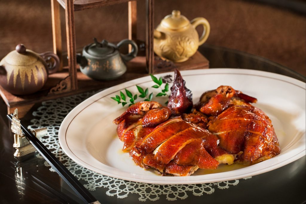 Poulet croustillant fumé aux feuilles de thé