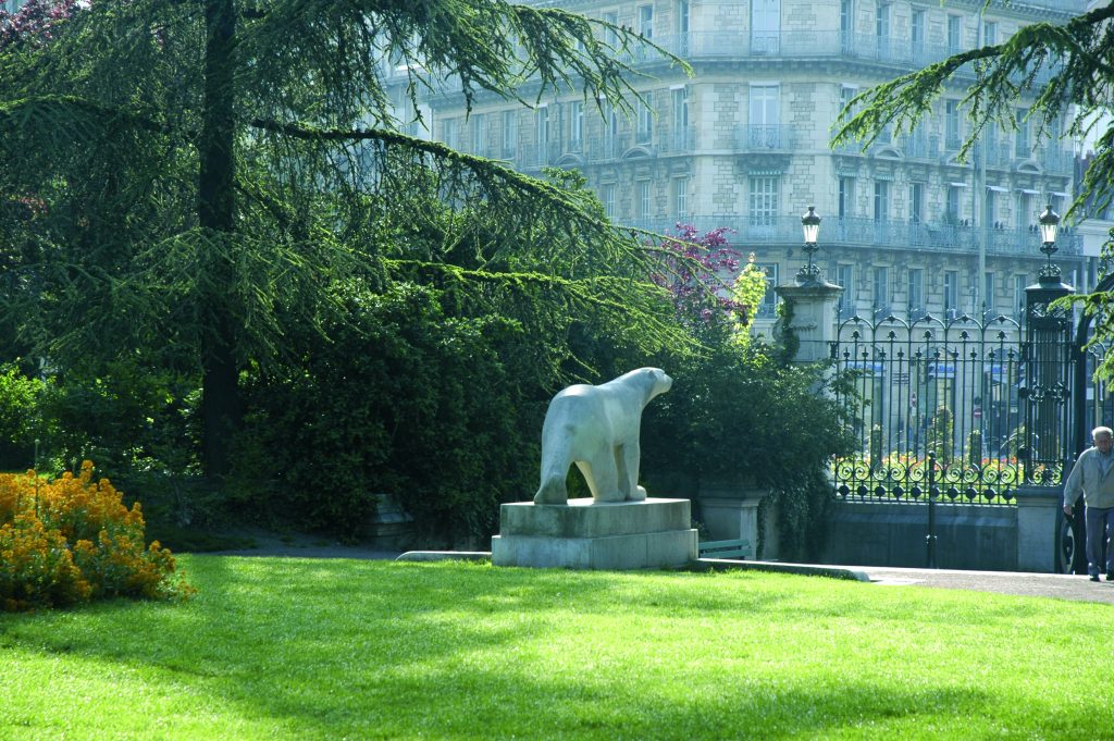 Le célèbre ours polaire de Pompon au jardin Darcy